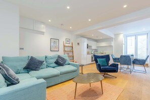 Unclassified image, 5 of 37, button - Modern 1 Bed | WiFi | Pvt Courtyard | Westminster (London)