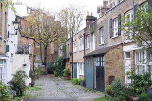 Exterior - Modern 1 Bed | WiFi | Pvt Courtyard | Westminster (London)