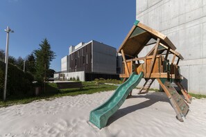 儿童活动区 - 室外