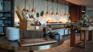 Petit déjeuner buffet (25 EUR par personne)