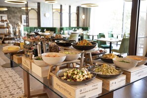 Breakfast, lunch and dinner served  - Boeira Garden Hotel Porto Gaia, Curio Collection by Hilton (Vila Nova de Gaia)
