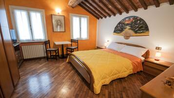 Suite, 2 Schlafzimmer, Gartenblick | 2 Schlafzimmer, Minibar, schallisolierte Zimmer, kostenlose Babybetten