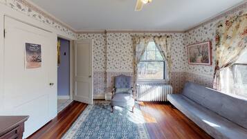 7 bedrooms, individually decorated, individually furnished, free WiFi