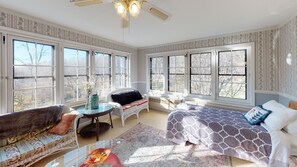 Nhà | 7 phòng ngủ, trang trí khác biệt 