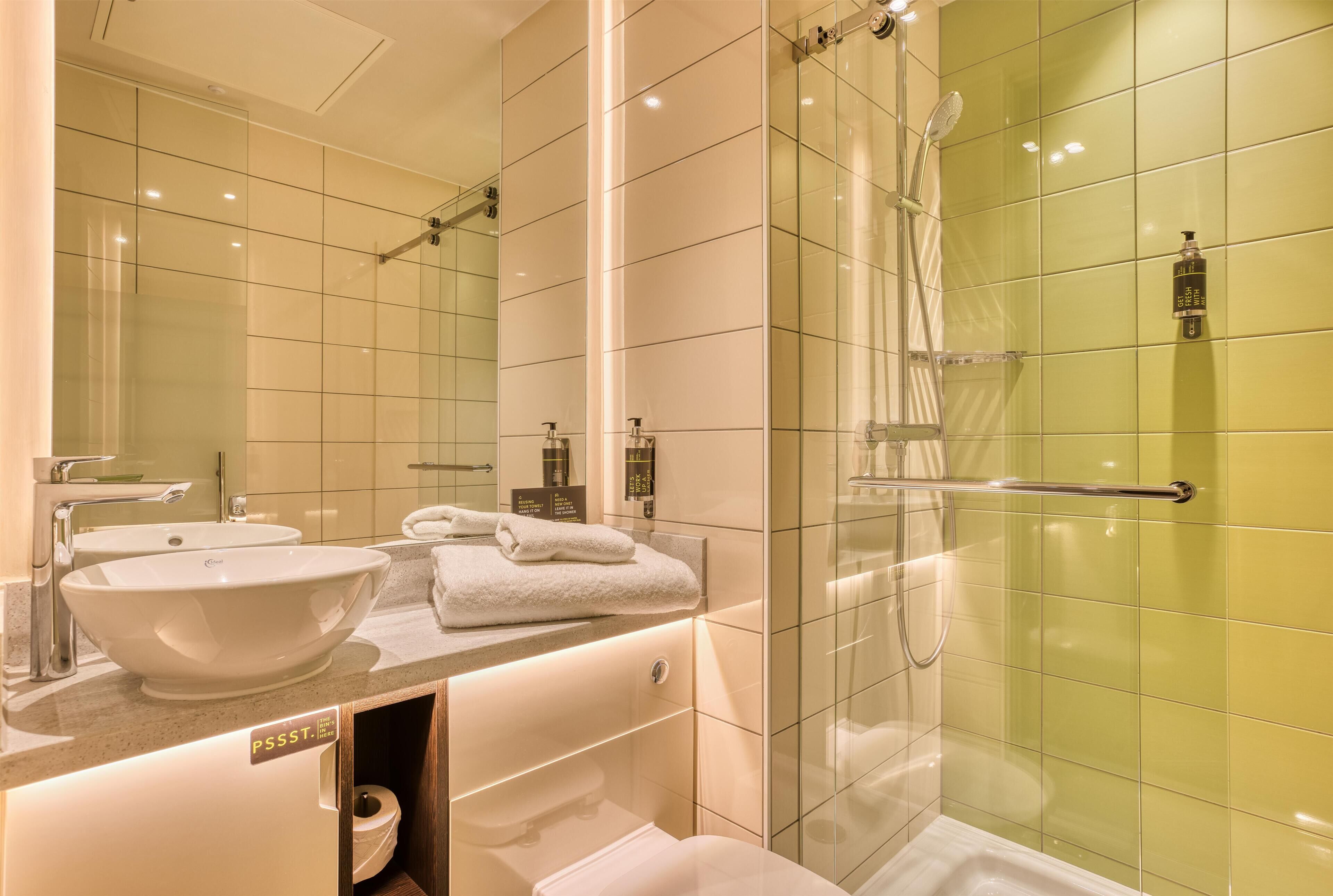 Superior Double Room | Bathroom
