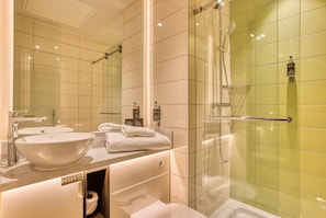 Superior Double Room | Bathroom