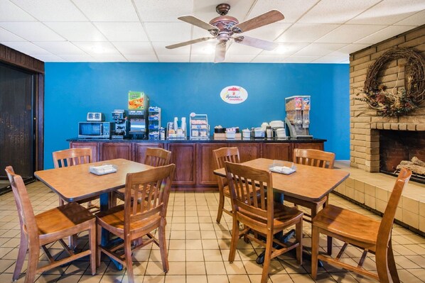 Free daily continental breakfast  - Republic Hotel of Ozona (Ozona)