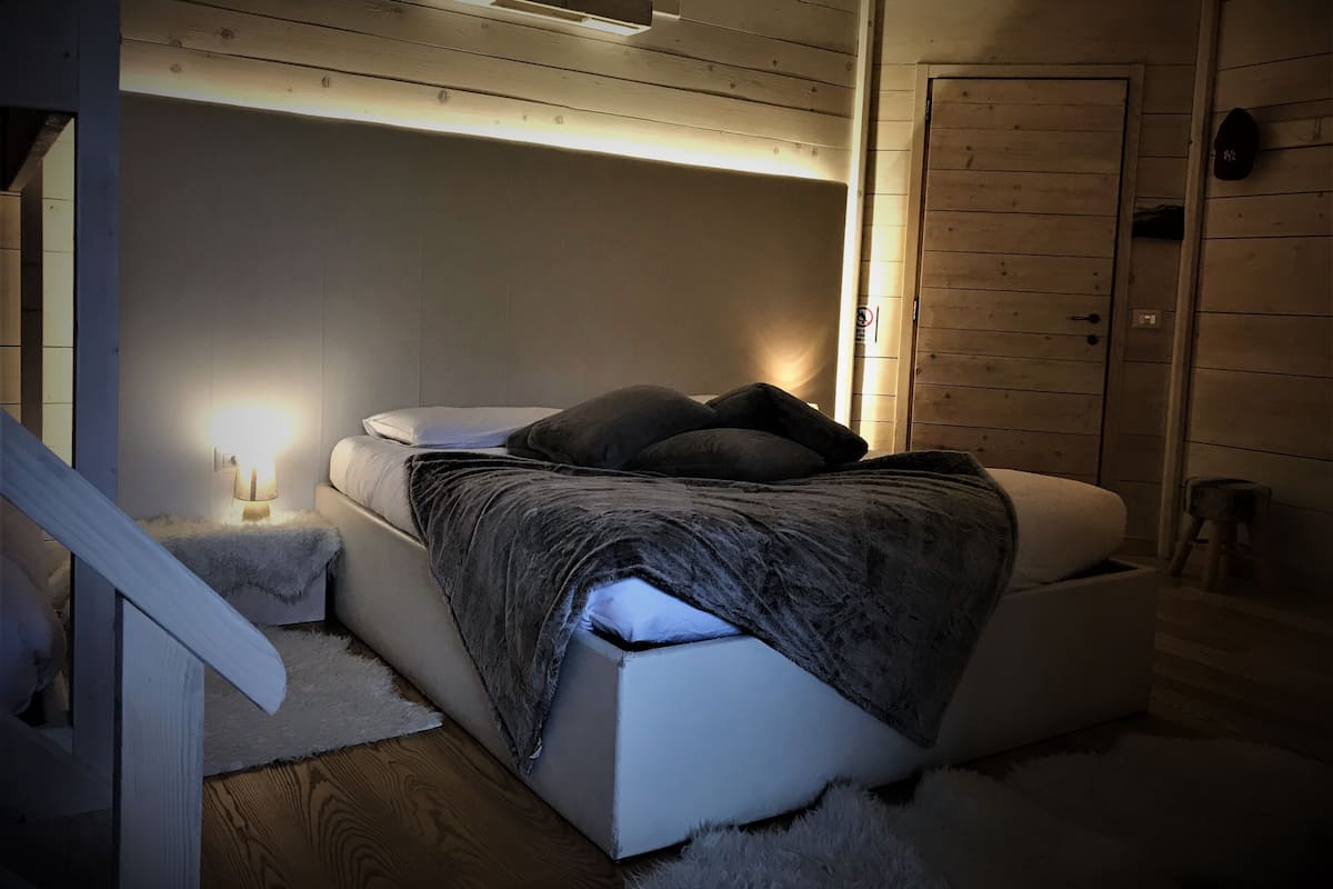 Habitación cuádruple | Escritorio, cunas gratuitas, wifi gratis y ropa de cama