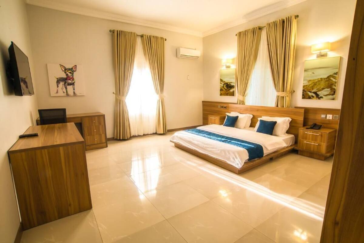 Executive Apartment | Premium bedding, iron/ironing board, free WiFi, bed sheets