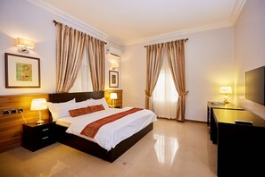 Premium bedding, iron/ironing board, free WiFi, bed sheets - Spotlight Hotels (Abuja)