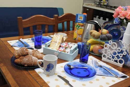 B&B Lady Cristina located in an ancient 18th century building near the sea and bus stop. xx