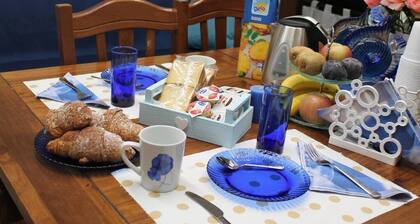 B&B Lady Cristina located in an ancient 18th century building near the sea and bus stop. xx