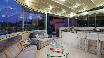 Villa | Terrace/patio