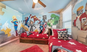 8 bedrooms, iron/ironing board, WiFi, bed sheets - Stylish Home with Pool and Spa in Champions Gate (Davenport)