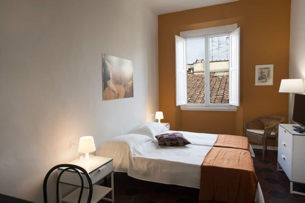 Chambre Double ou avec lits jumeaux (External) | Ameublement personnalisé, bureau