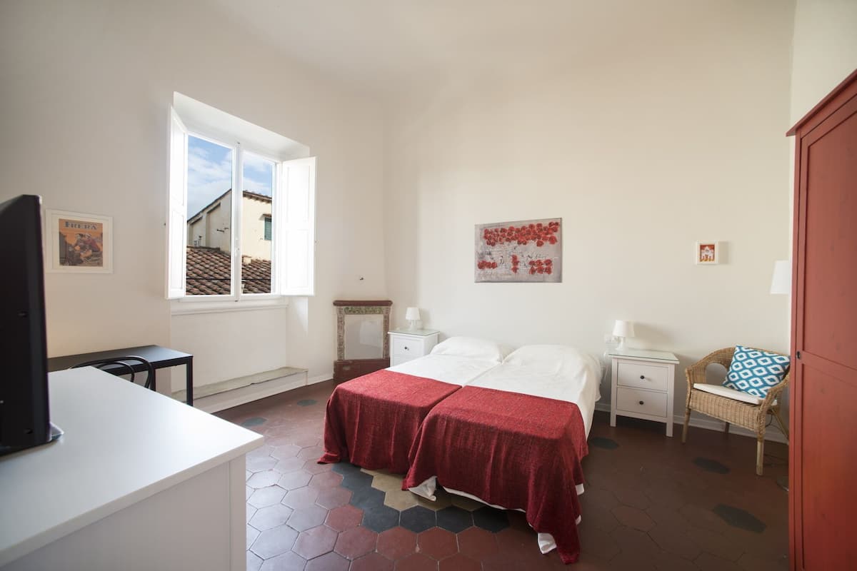 Chambre Double ou avec lits jumeaux (External) | Ameublement personnalisé, bureau