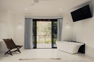 Deluxe Room | Free WiFi, bed sheets