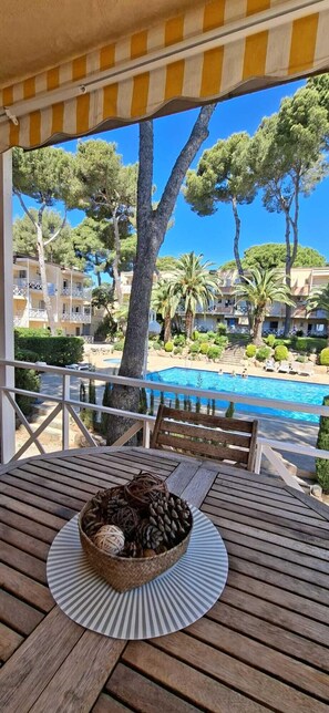 Terrace/patio - APARTMENT NEXT TO COVE DEL PI. AND OTHER BEAUTIFUL BEACHES.  VIEW OVER POOL. (Platja d'Aro)