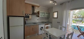 Refrigerador, microondas, parrilla de estufa y lavavajillas