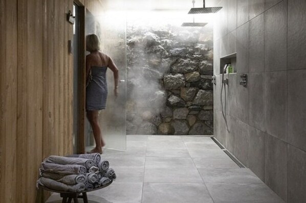 Een stoombad, massagebehandelingen