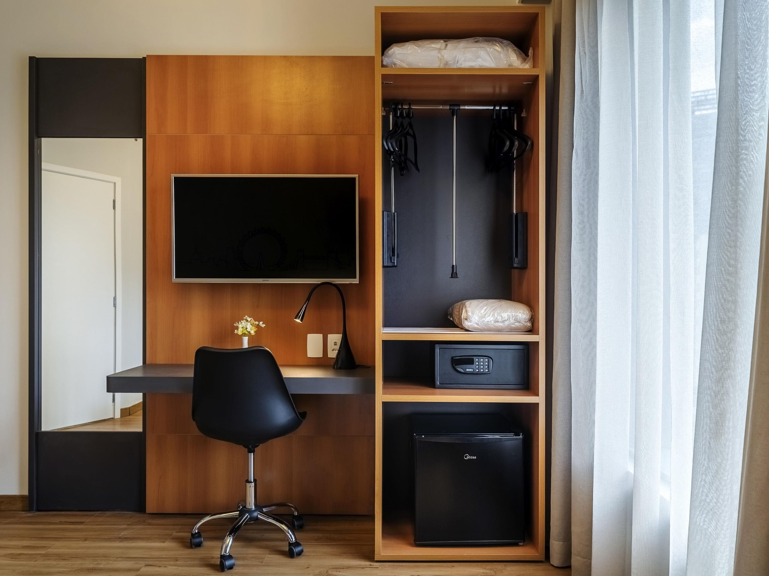 minibar, in-room safe, desk, laptop workspace