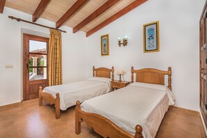 4 Schlafzimmer, Zimmersafe, Bügeleisen/Bügelbrett, kostenloses WLAN