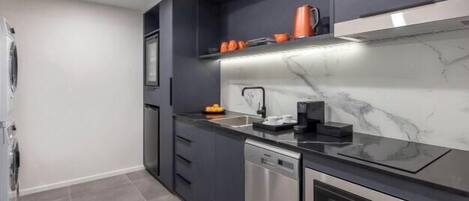 Cribs/infant beds, wheelchair access