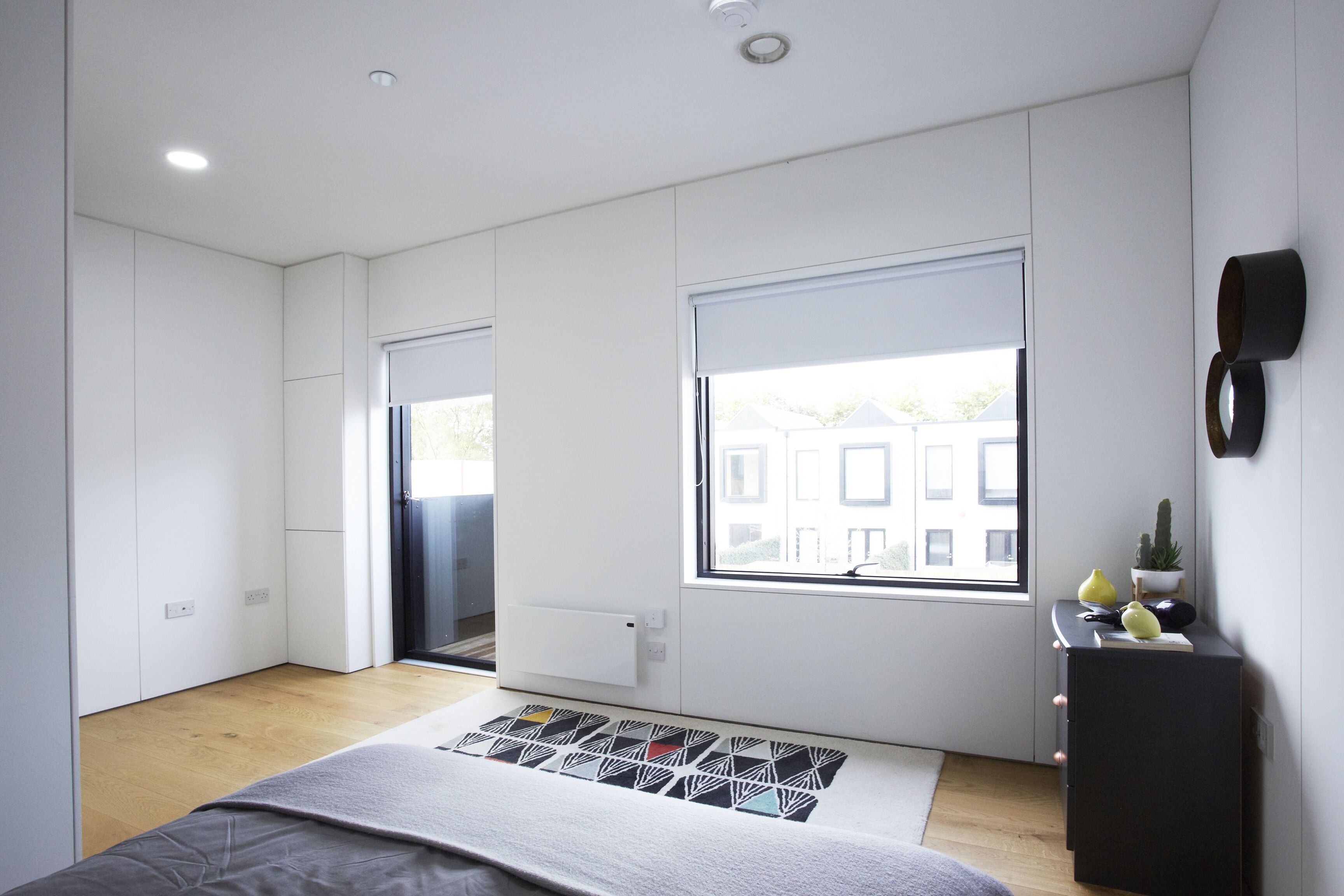 Stylish Modern Home | 4 bedrooms, premium bedding, individually decorated