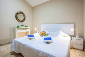 4 bedrooms, WiFi, bed sheets - Villa Field Dreams - Four Bedroom Villa, Sleeps 8 (Corralejo)