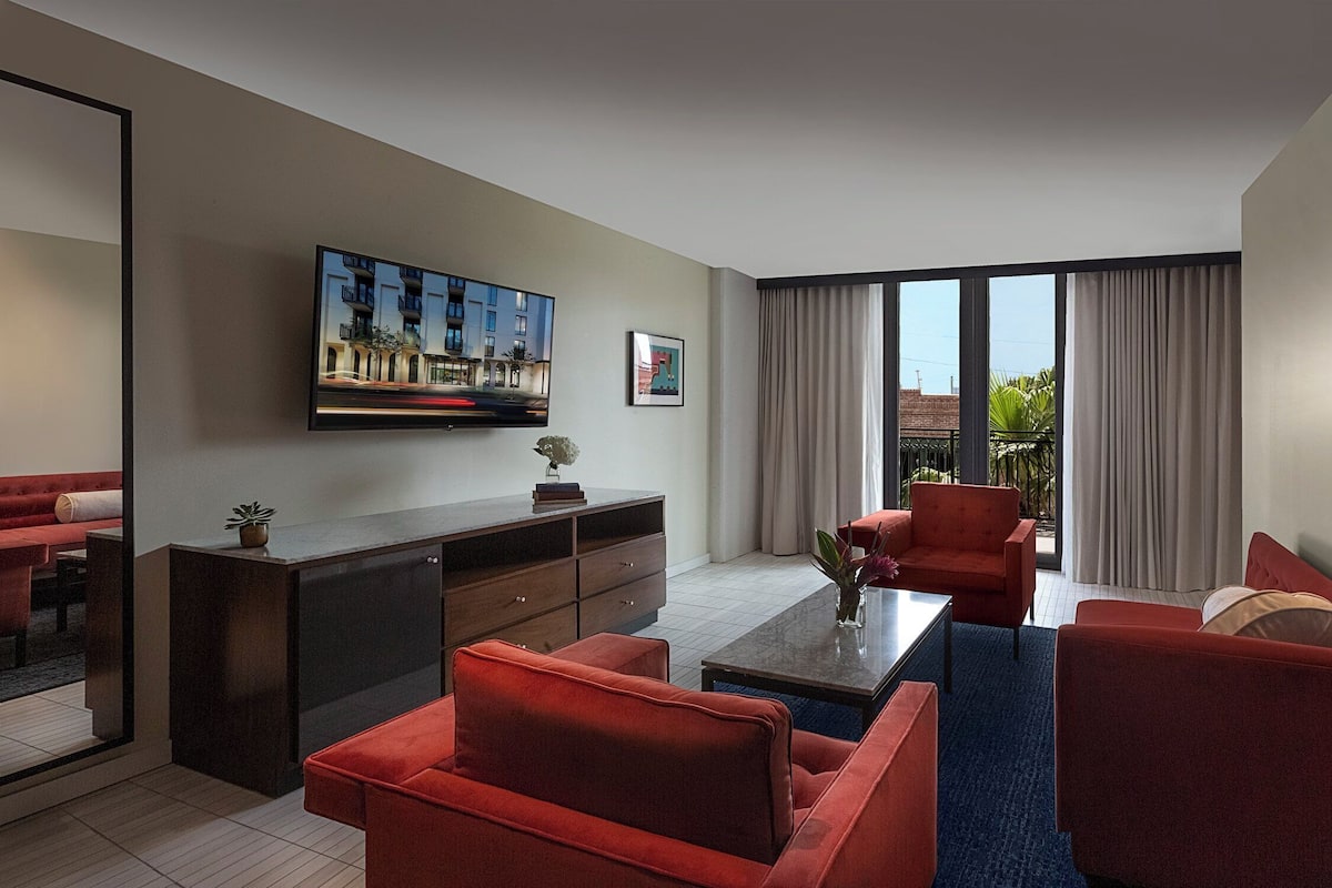 One Bedroom Balcony King Suite | Minibar, in-room safe, individually decorated, individually furnished