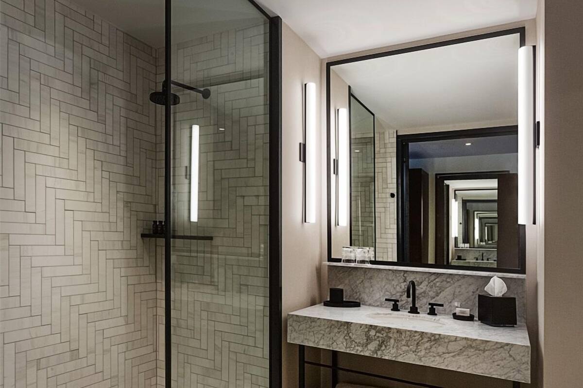 courtyard two queens ada | bathroom | designer toiletries, hair dryer, towels, soap