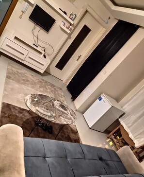 Departamento básico | 1 habitación, espacio para trabajar con laptop y ropa de cama 