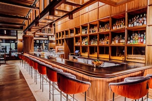 Bar (on property) - Surety Hotel, Autograph Collection (Des Moines)