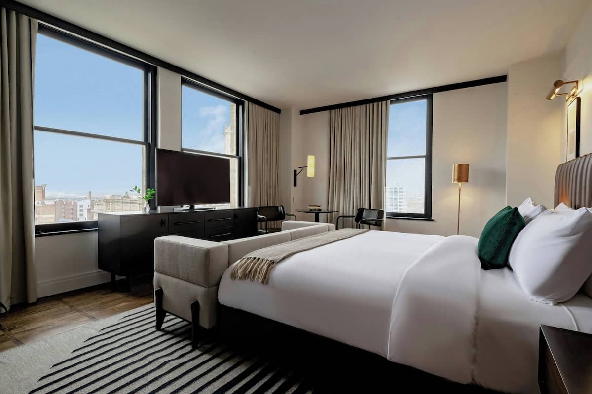 Studio, 1 King Bed, Corner | Minibar, in-room safe, individually decorated, individually furnished