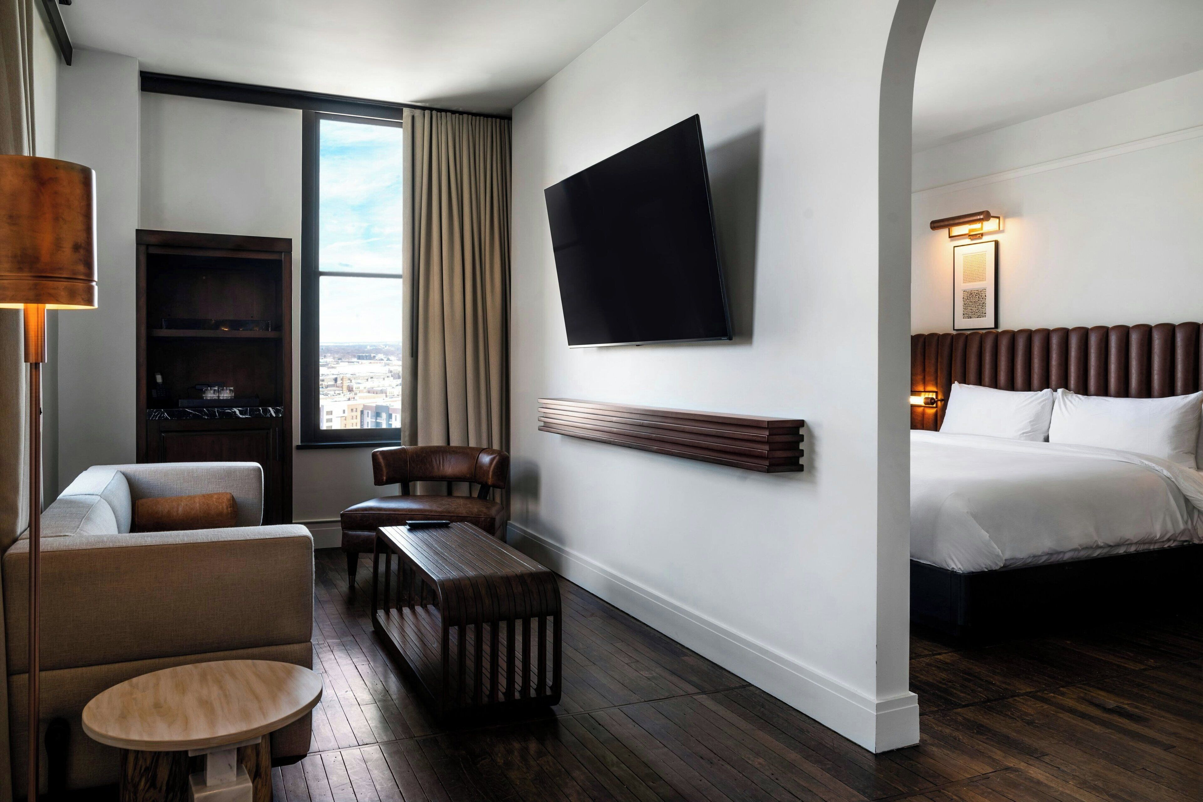 Minibar, caja de seguridad en la habitación y decoración personalizada 