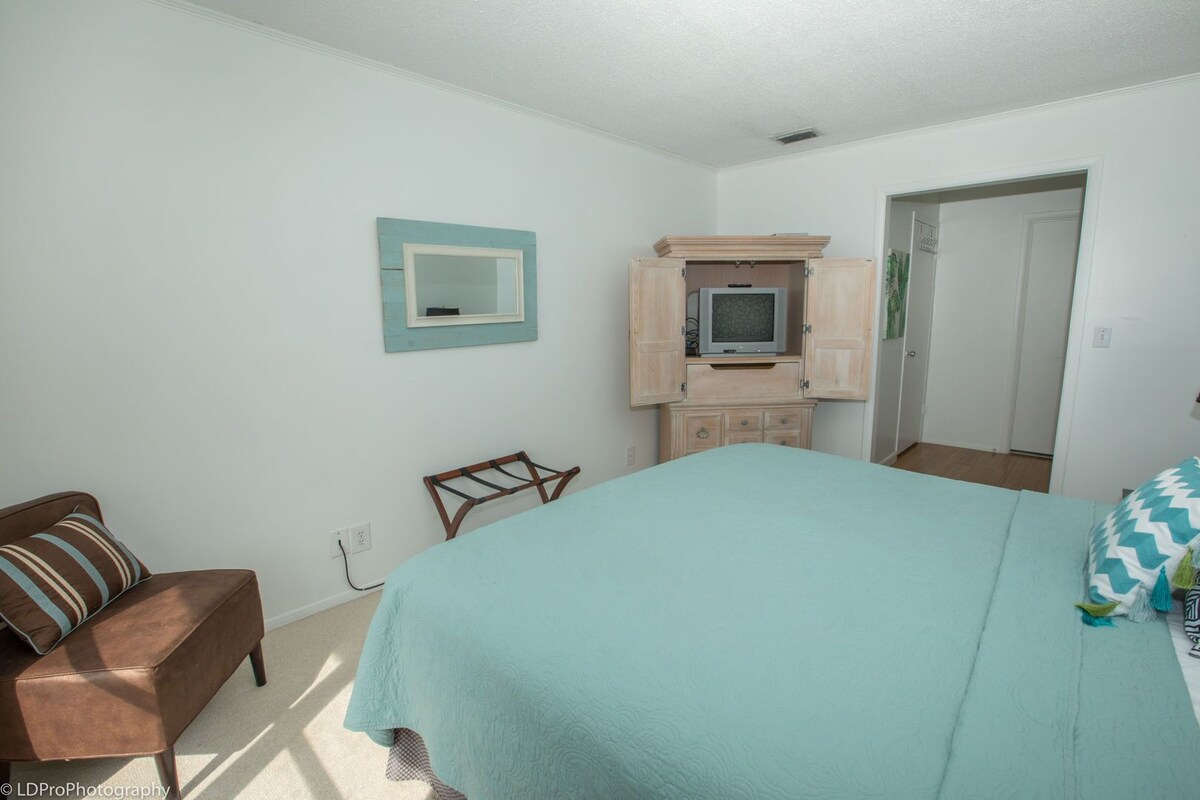 Photo 5 of Stay directly on the beach! Beautiful Weather! Book today.. Fall Discount 149nt.