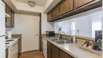 Premium Apartment, 1 Bedroom | Private kitchen | Full-size fridge, microwave, oven, stovetop