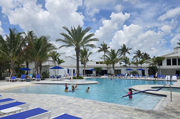 Outdoor pool, a heated pool - Corner unit directly on golf course with ocean peak in Ocean Village (Fort Pierce)