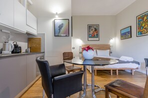 Exclusive-Studiosuite | Eigene Küche | Kühlschrank, Mikrowelle, Ofen, Herdplatte