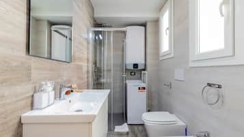 Exclusive Apartment | Bathroom | Shower, hair dryer, bidet, towels