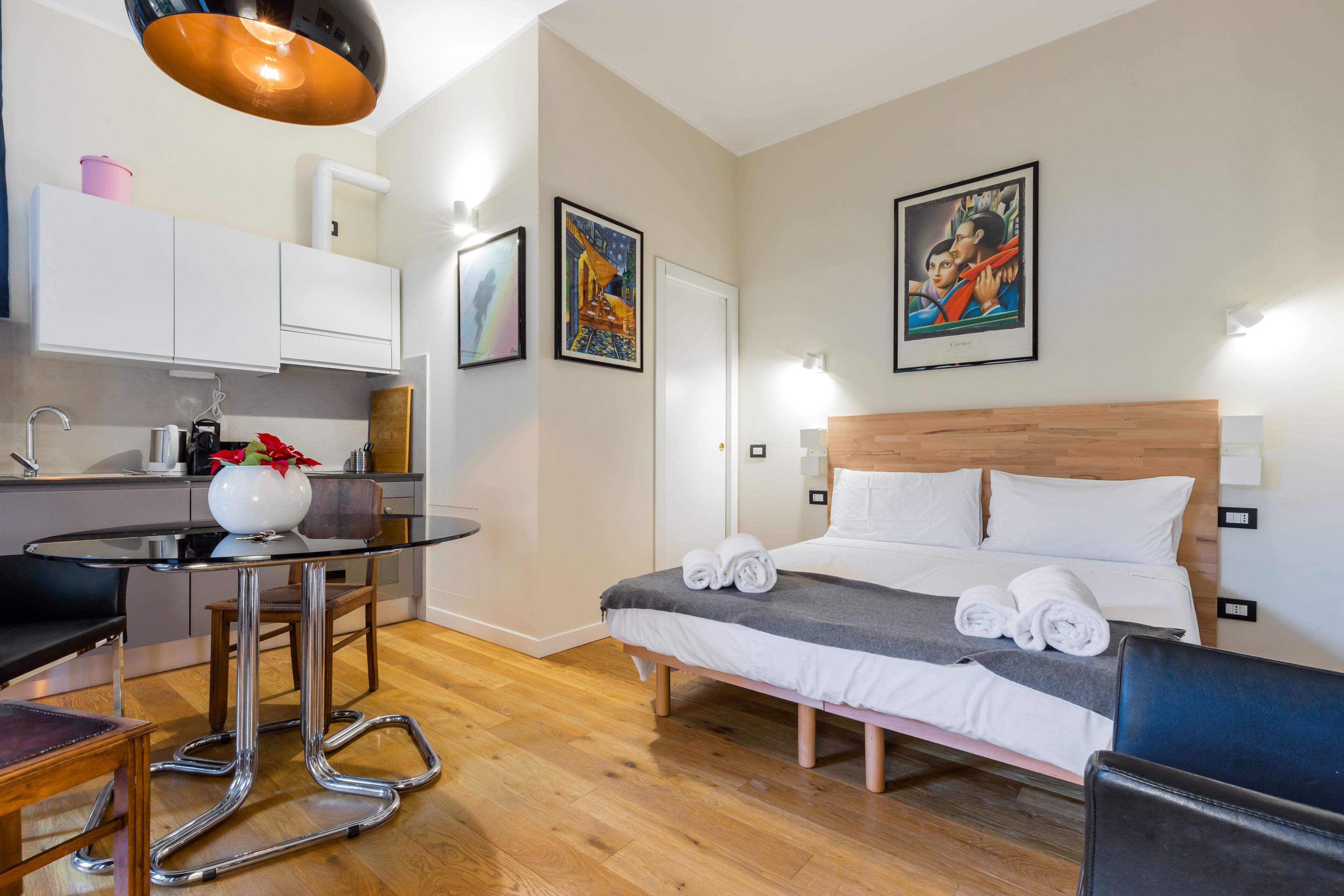 Exclusive Studio Suite | Desk, laptop workspace, iron/ironing board, cribs (free)
