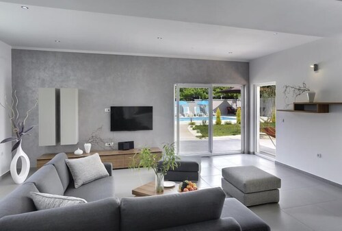 Luxusvilla mit Pool, Billard, Tischtennis, Gym, Kicker, Grill und fußläufig zum Sandstrand