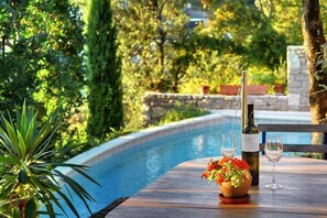 Outdoor dining - Fantastic Finca directly at Adriatic Sea with private pool (Krnica)
