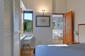 2 dormitorios, escritorio, wifi gratis y ropa de cama