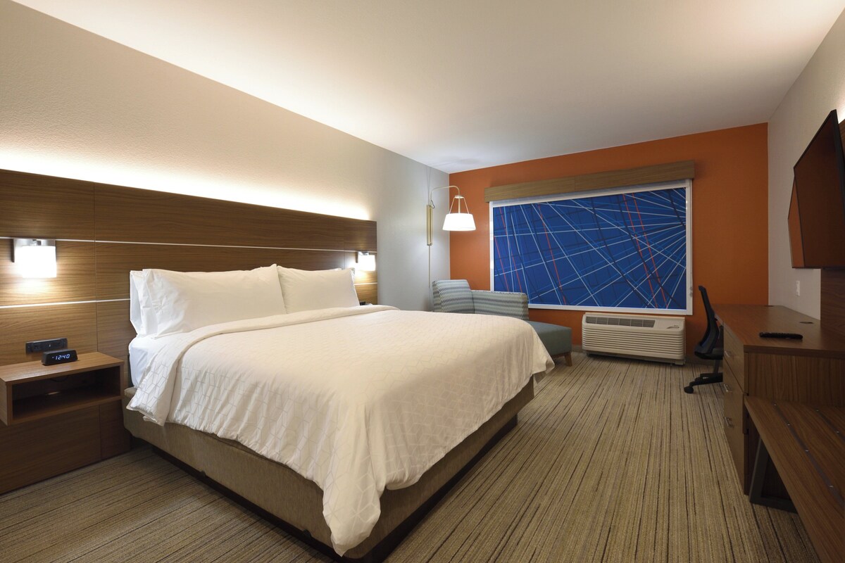 In-room safe, desk, laptop workspace, blackout drapes
