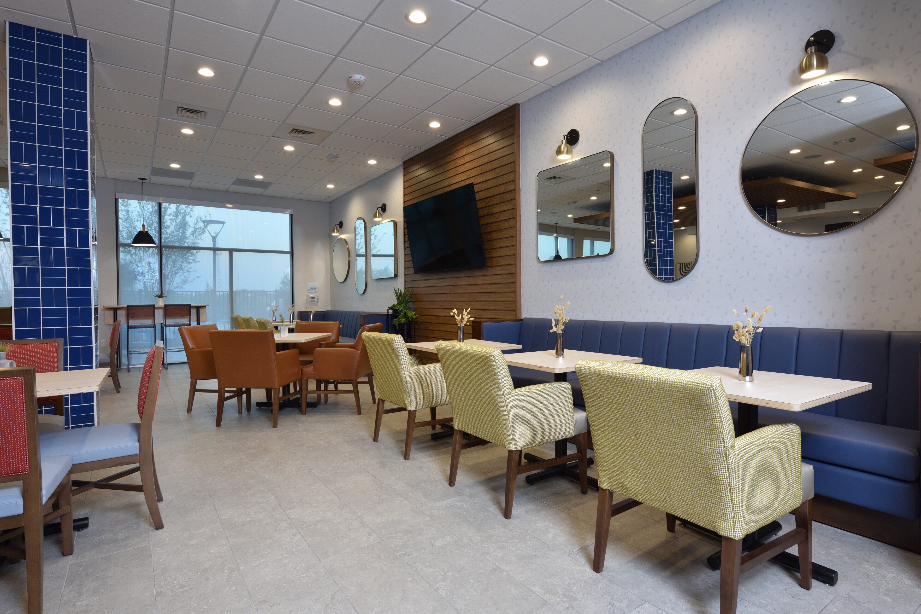 Café da manhã para viagem grátis todos os dias