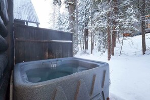 Tina de hidromasaje al aire libre