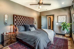 3 chambres, fer et planche à repasser, Wi-Fi, draps fournis