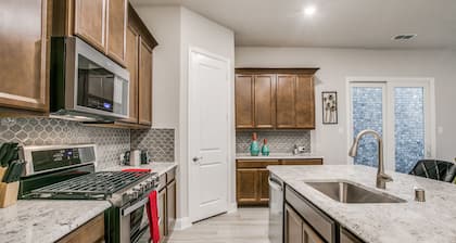 Beautiful furnished 3 bedroom Allen Home
