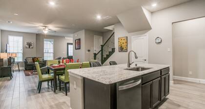 Beautiful furnished 3 bedroom Allen Home